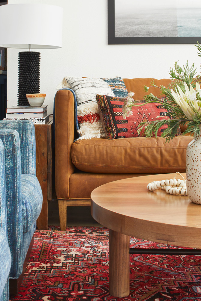 Living Room Design with Vintage Furniture - Suzanna Santostefano